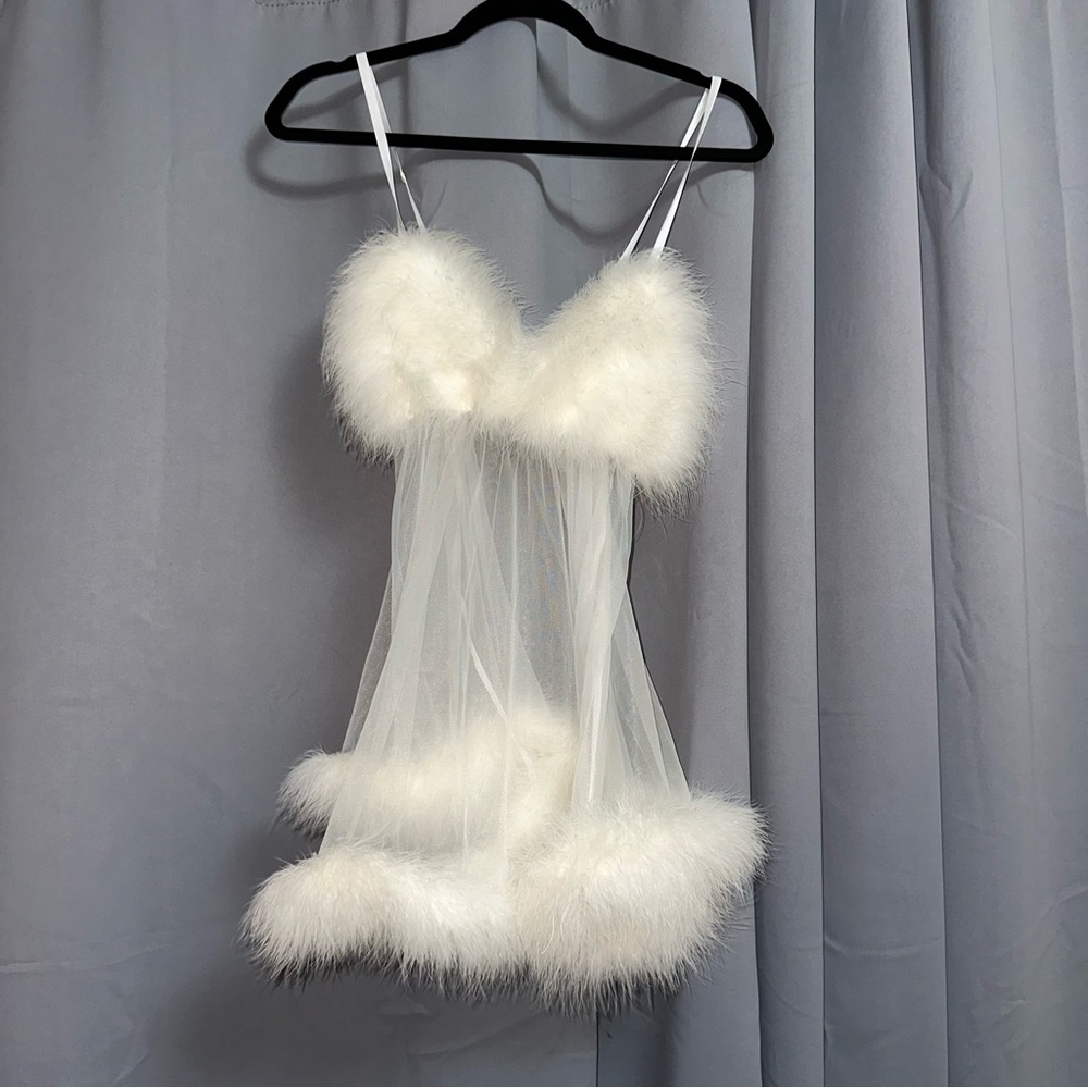 Frederick’s of Hollywood Vintage Babydoll Sheer White Soft Feathers USA